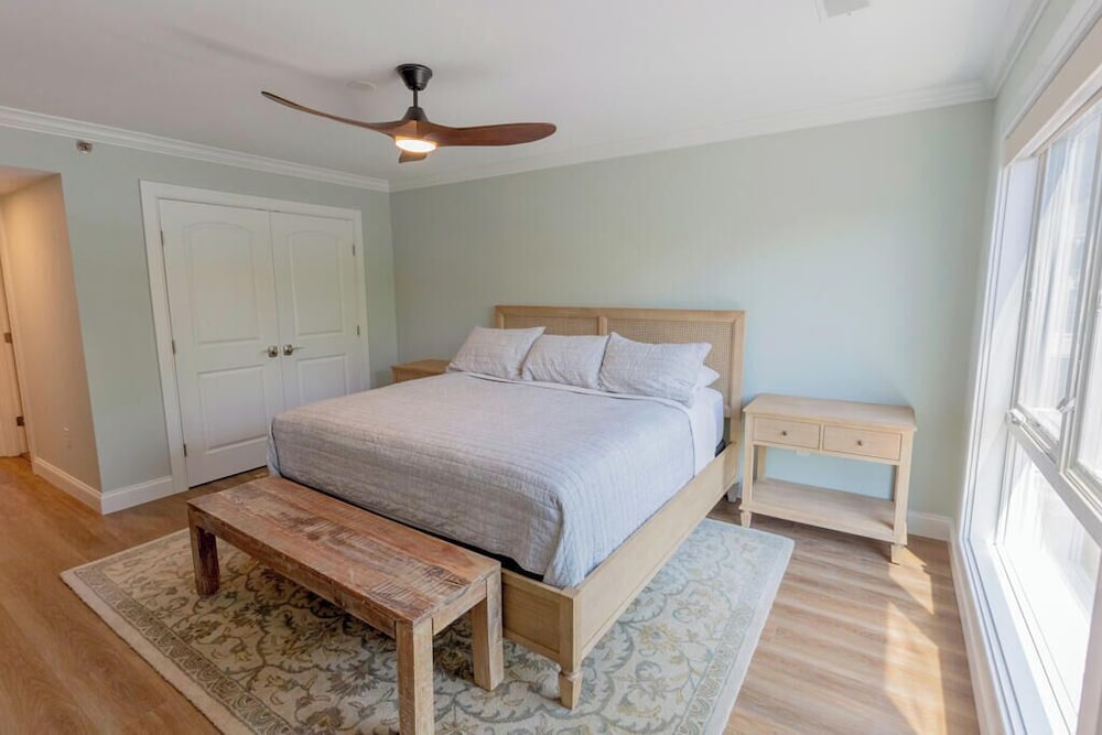 Wilmington Avenue 50 #102
