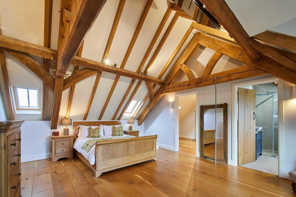 Host Stay Coed Barn