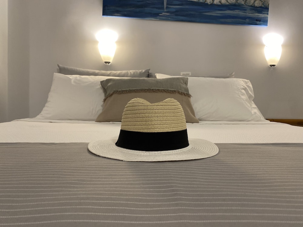 Dedes Apartments
