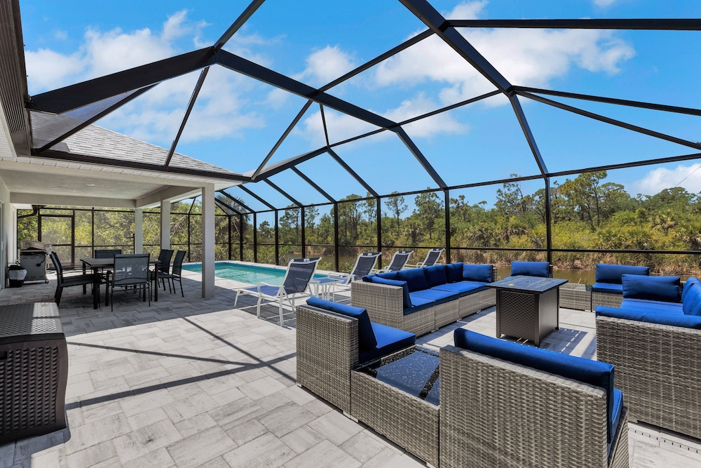 New Poolside Home in South Gulf Cove! Beaches Boca Grande, Manasota, Siesta Key & Venice