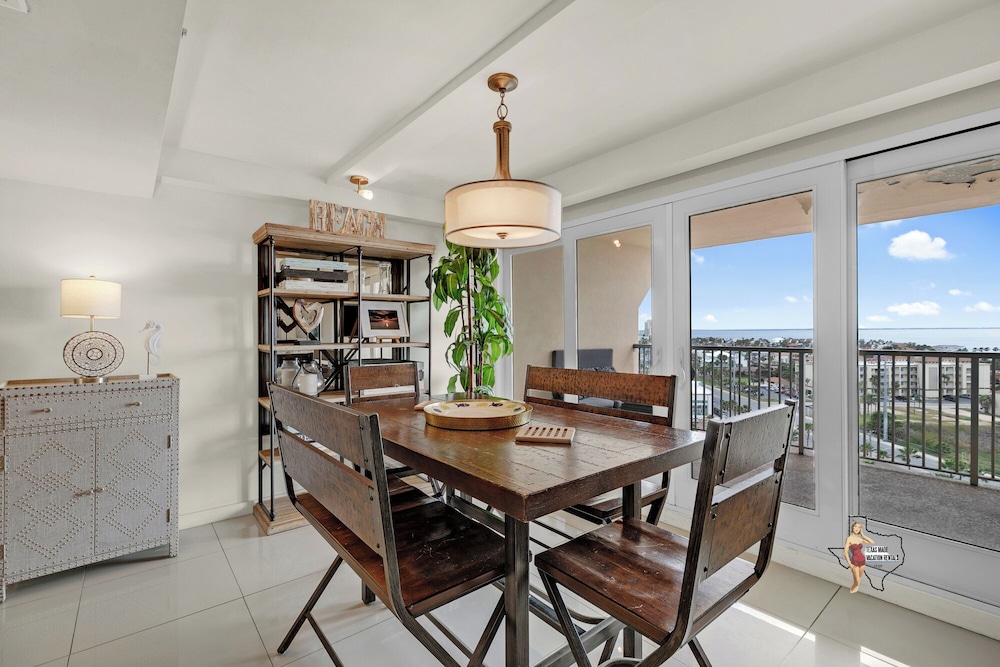 Bahia Mar-Solare Beachfront & Two Pools