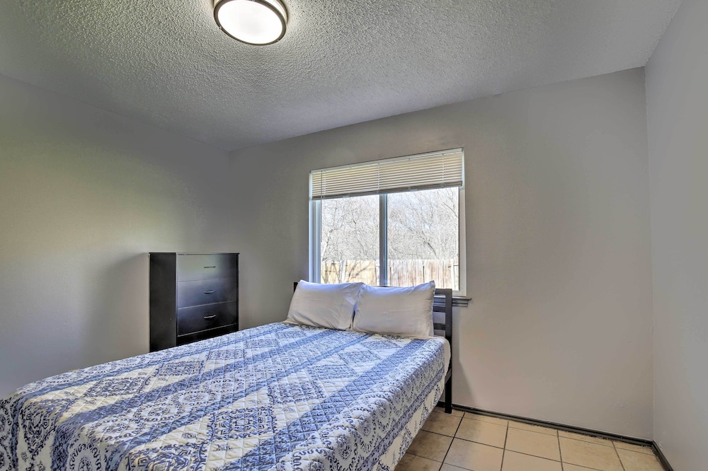 San Antonio Abode w/ Yard: 17 Mi to Downtown! view 4