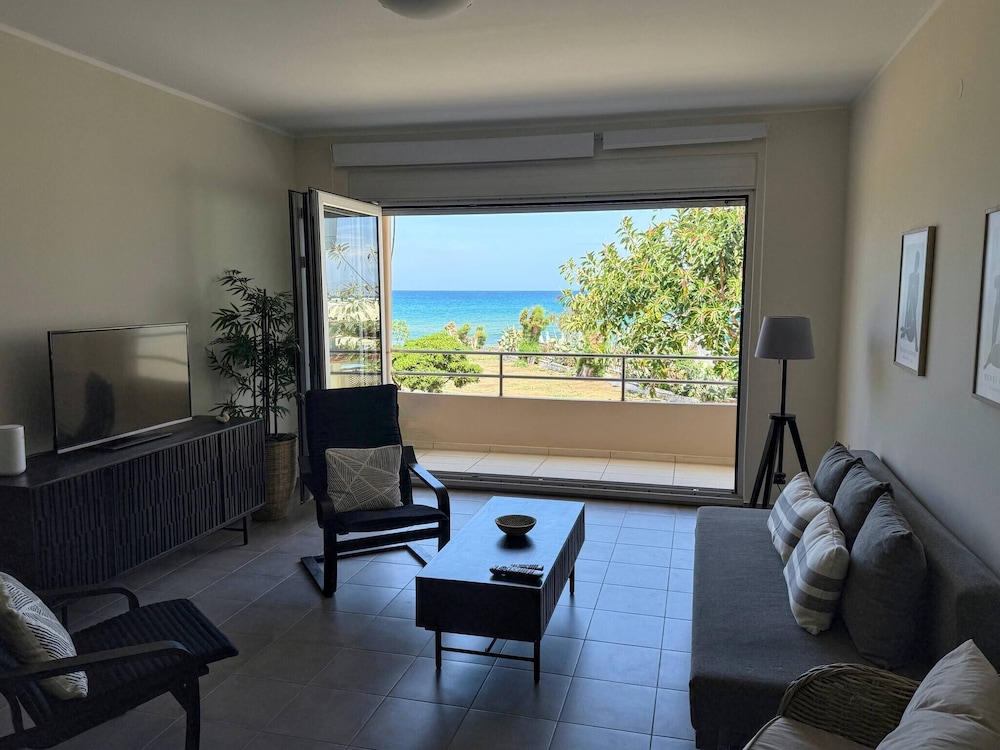 Fifty Shades of Blue 10 sec to sea 5PL 2BD 2BA