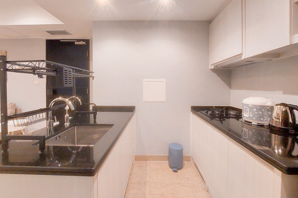 Modern Look And Comfy 1Br Apartment Branz Bsd City