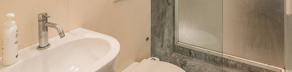 Cozy Entire Apt Close To Piazza Trilussa