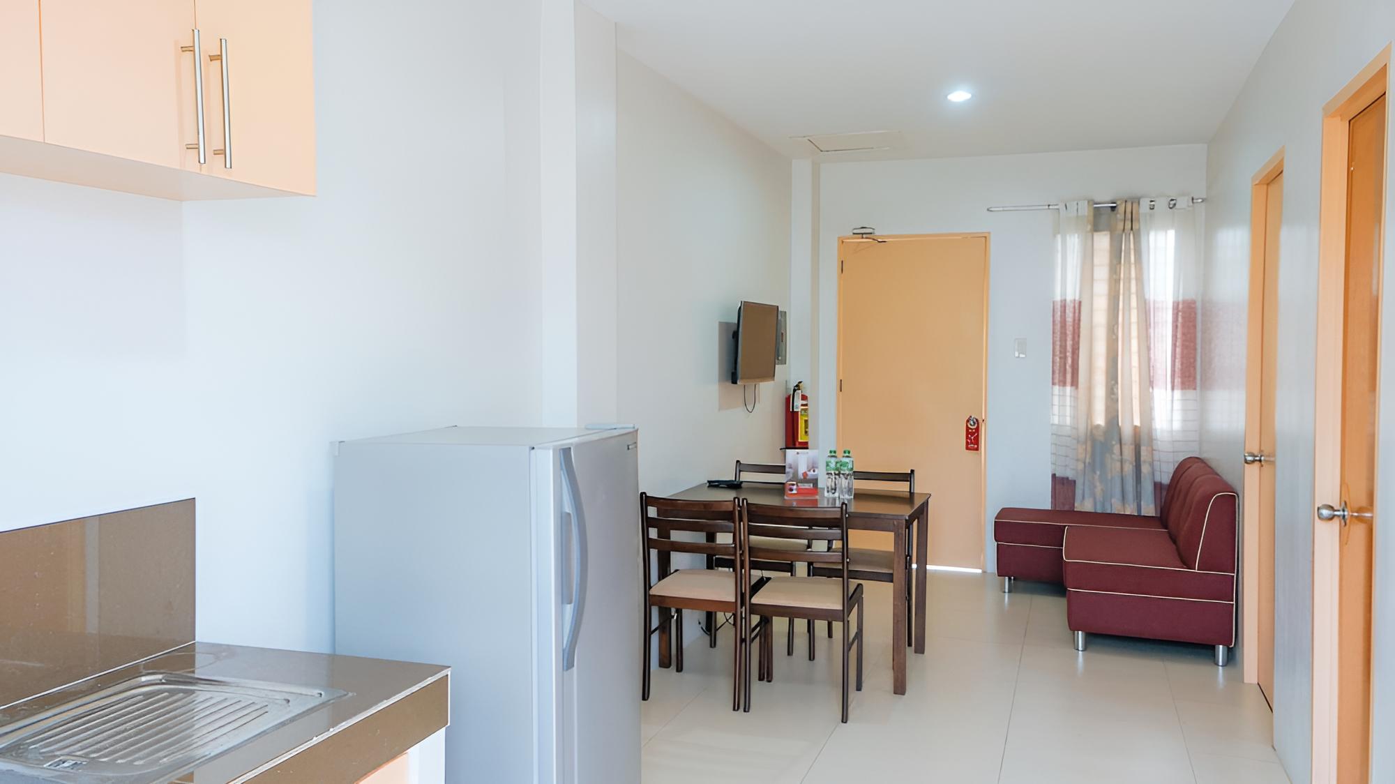 RedDoorz Plus near Talisay Town Center view 2