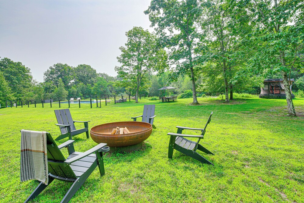 On-site Sledding Hill! Hudson Valley Winter Escape