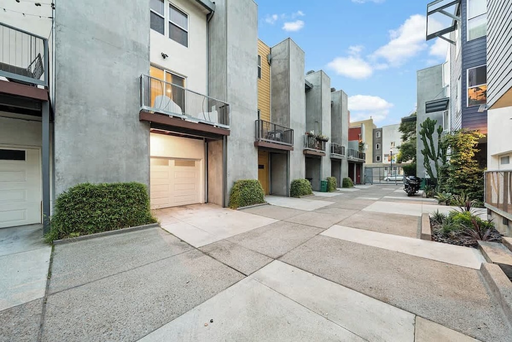 Gaslamp Row House - Sleeps 8 Private Garage AC