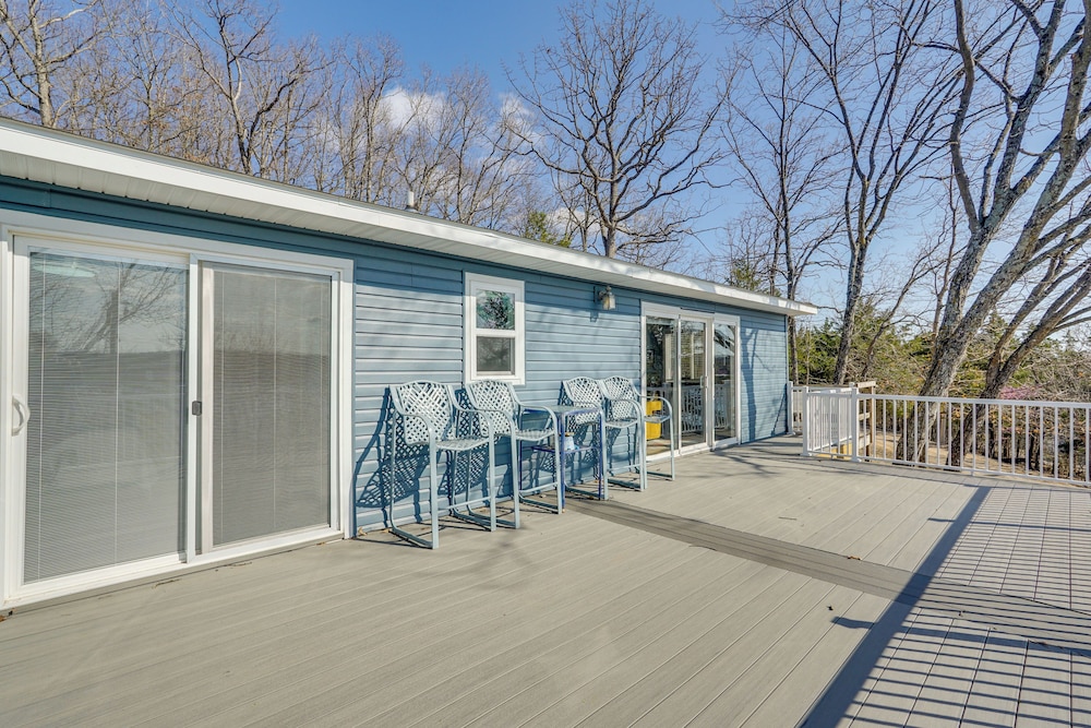 3 Mi to the Lake: Rocky Mount Home w/ Water Views!
