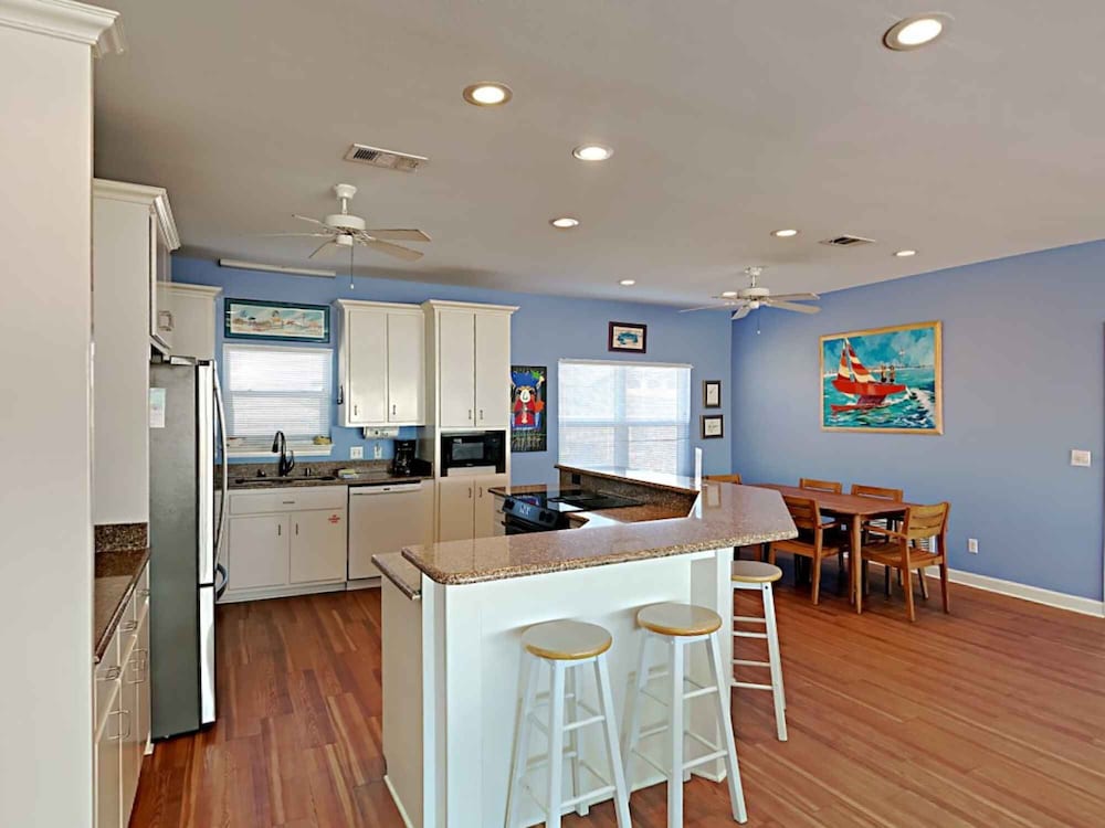 Sailfish by Southern Vacation Rentals view 3