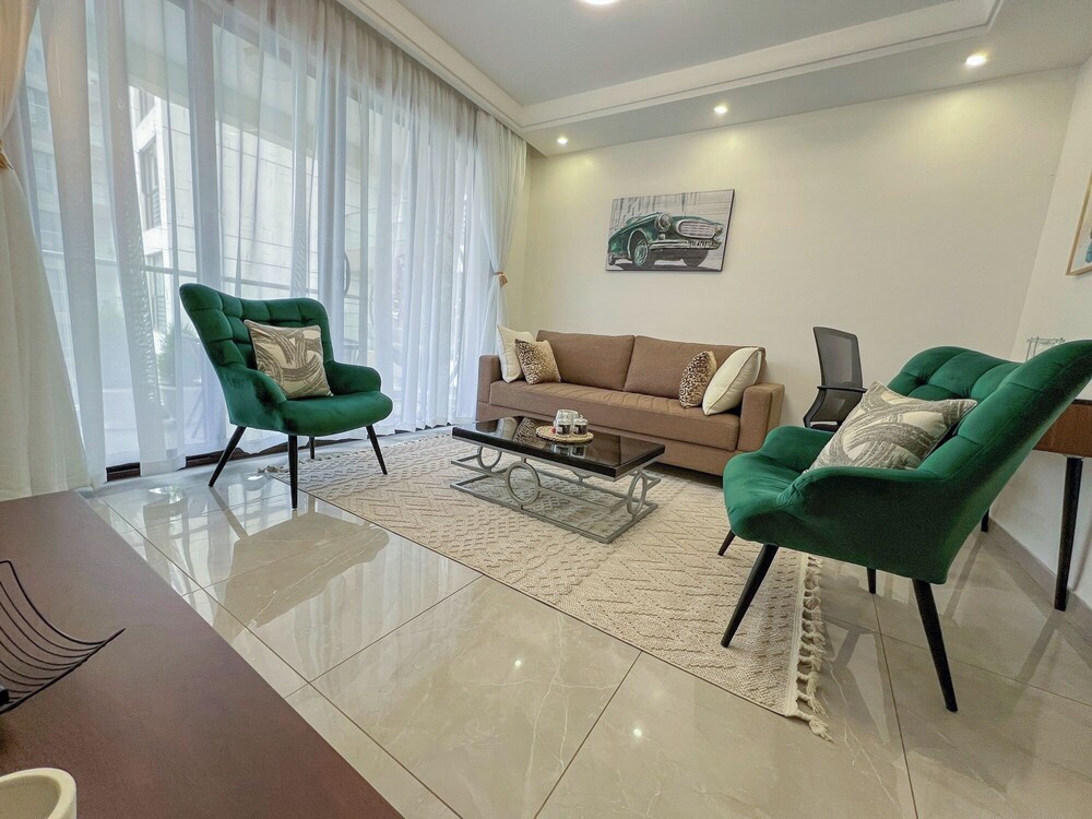 Moonlight Manor by Edmor Suites.