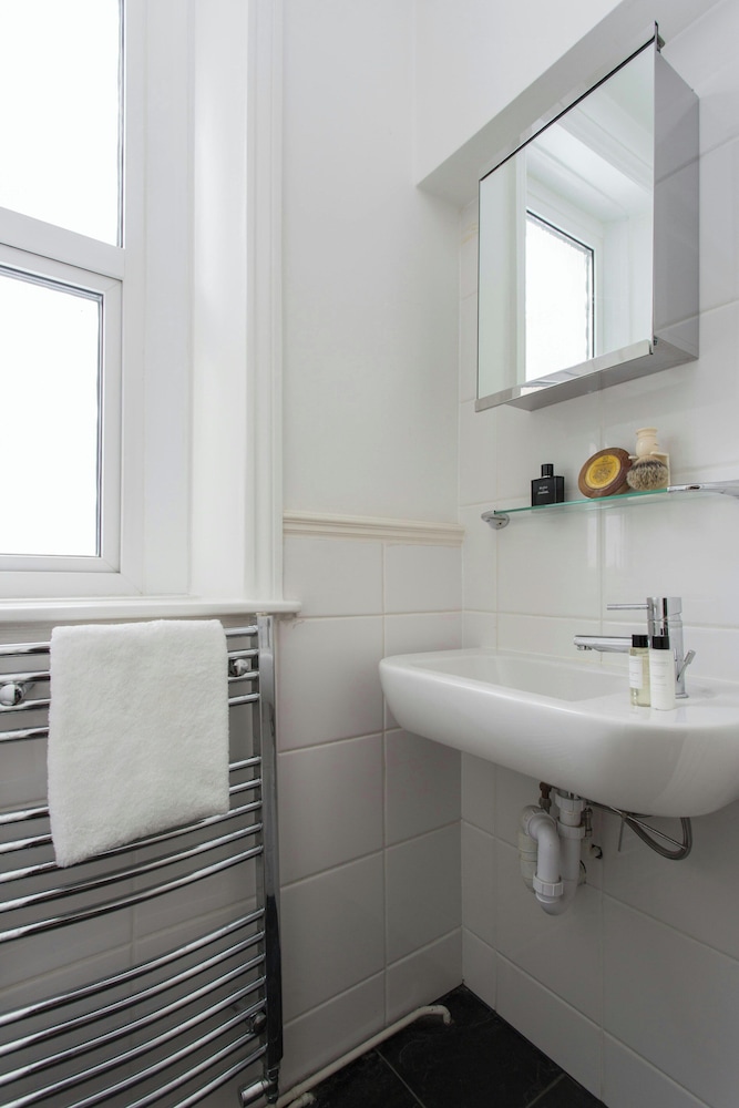 Clanricarde Gardens II by Onefinestay