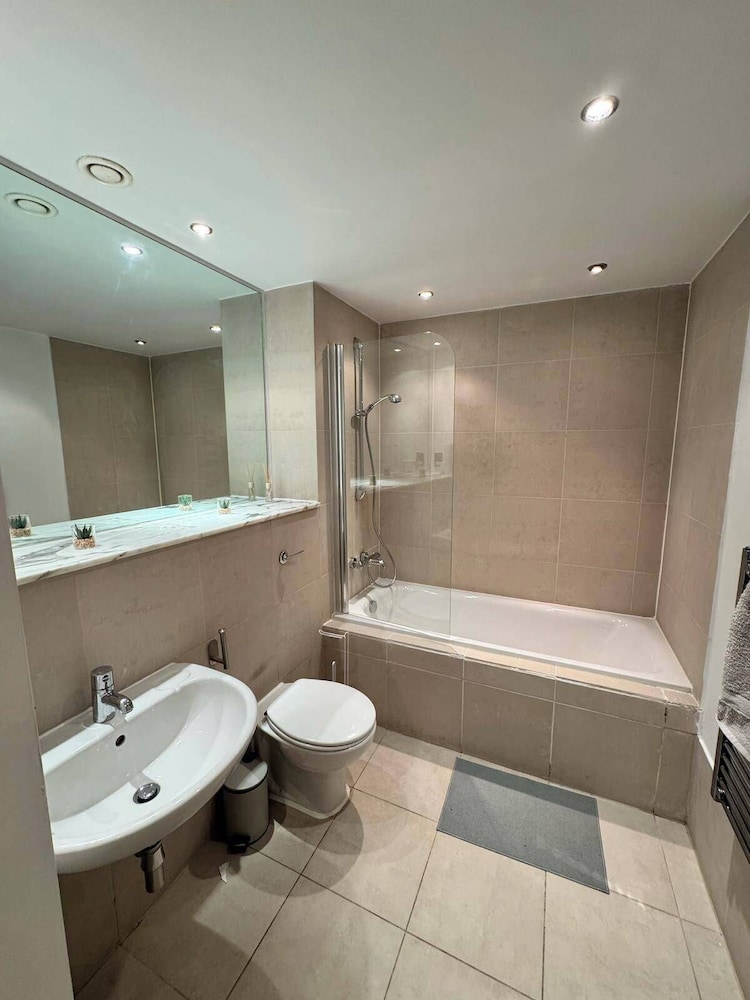 2 Bedrooms - Sleeps 4 - Parking - Petok