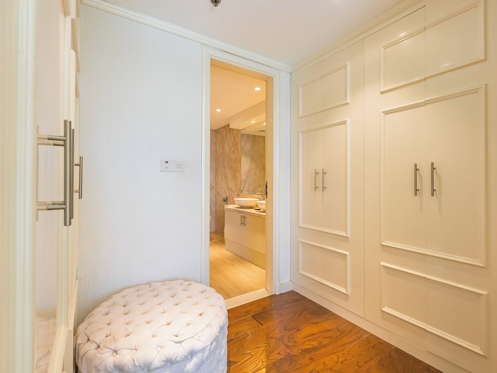 Luxury Spacious Condo in the Iconic Park Towers