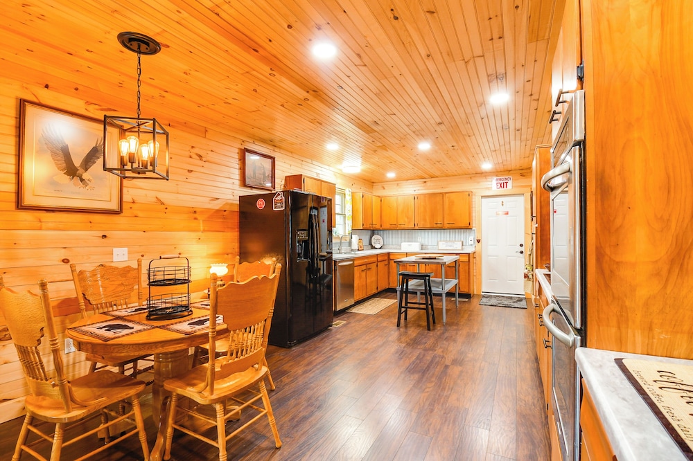 18 Mi to Red River Gorge: Beattyville Retreat