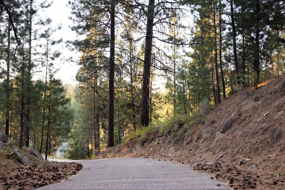 Amazing Riverfront on the Water- Big Sky Bend