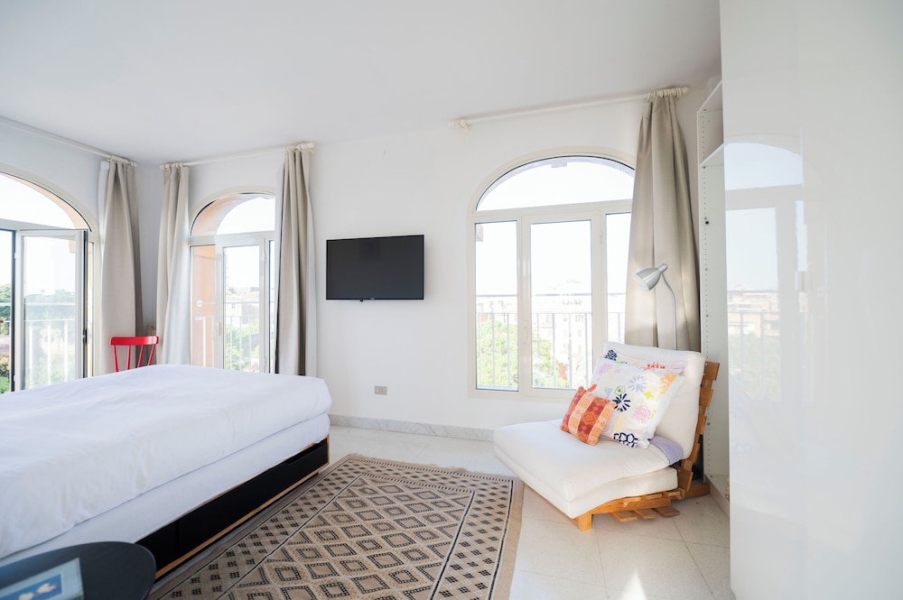 St. John Basilica Lovely Tower Apartment