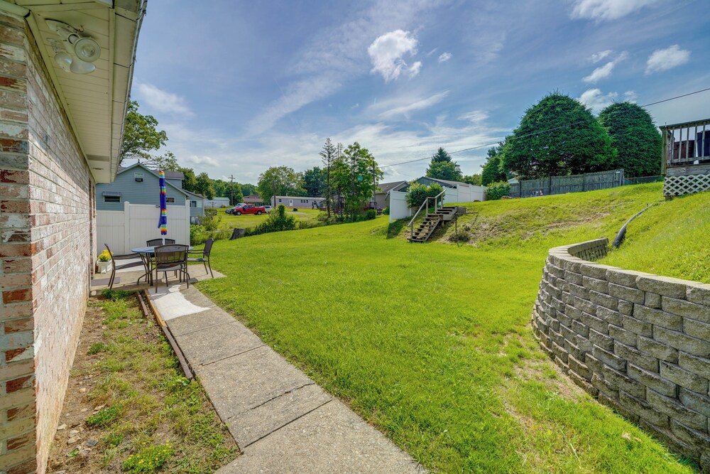4 Mi to Off-road Park: Beckley Area Townhome