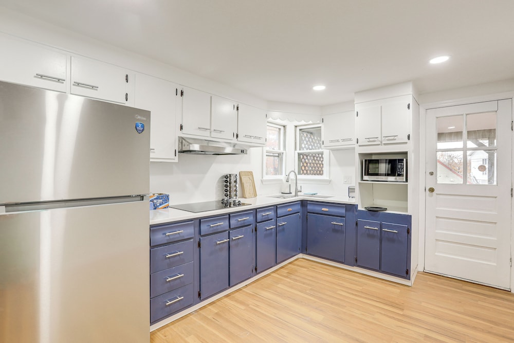 Updated Getaway w/ Sauna & Yard in Bloomsbury!