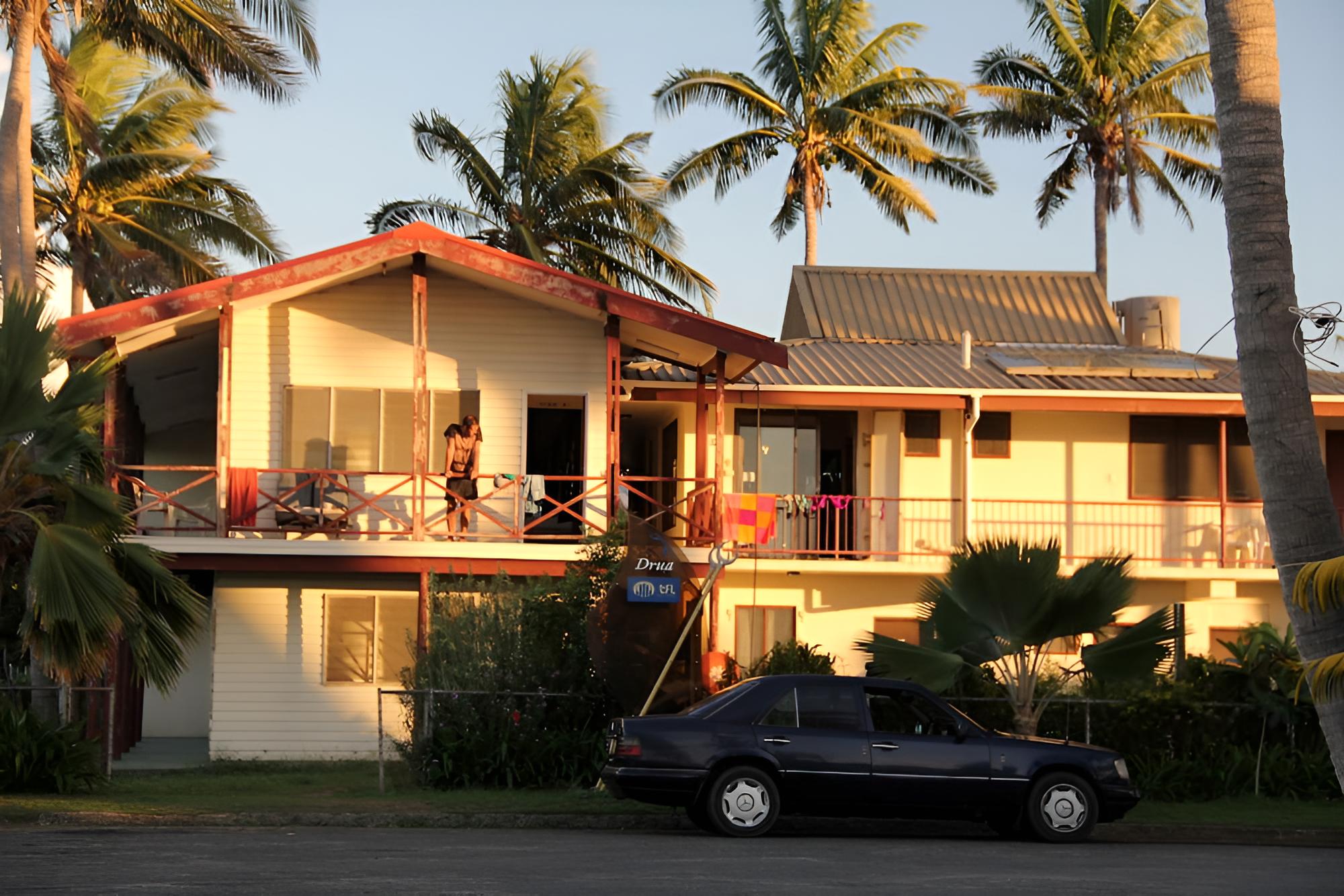 Travellers Beach Resort - Hostel