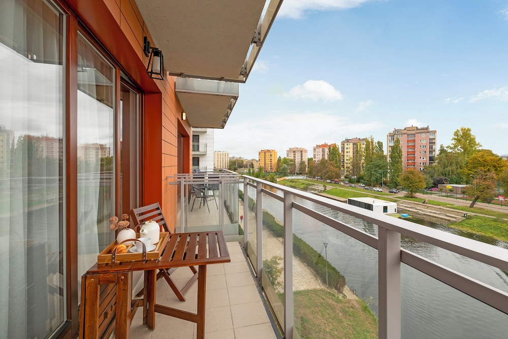 Aura - Riverside & Parking by Downtown Apartments