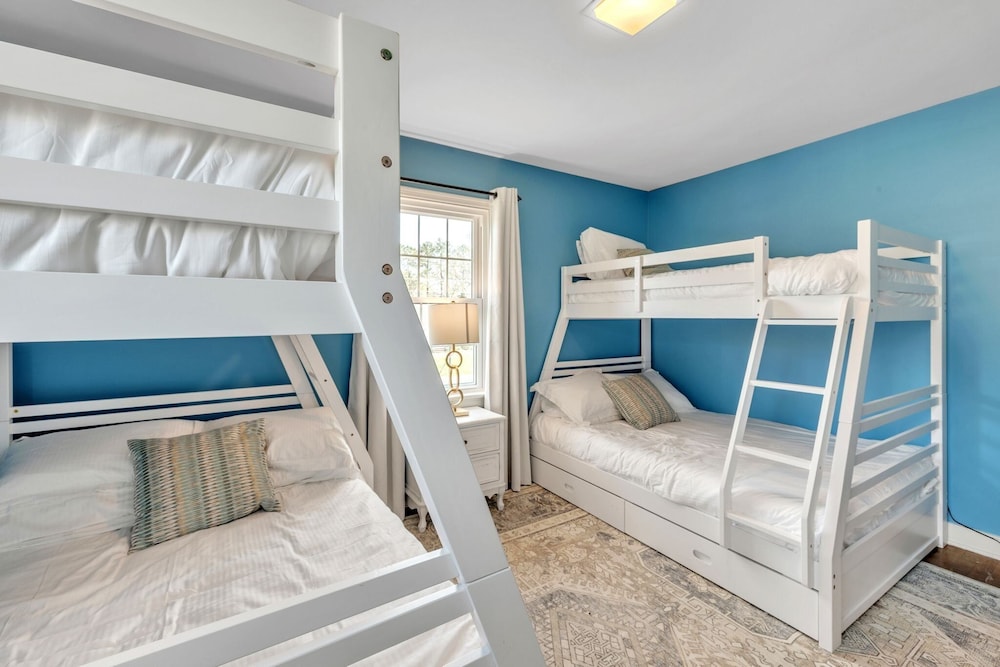 Upscale Escape Game Room & Spa-like Baths 4 Bedroom Home