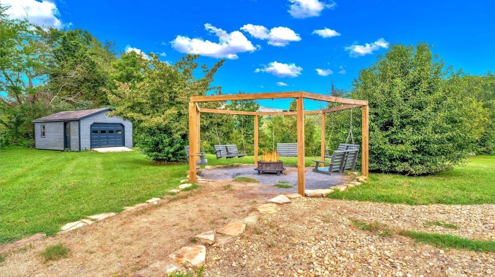 Luxury Poolside Cabin in Sevierville