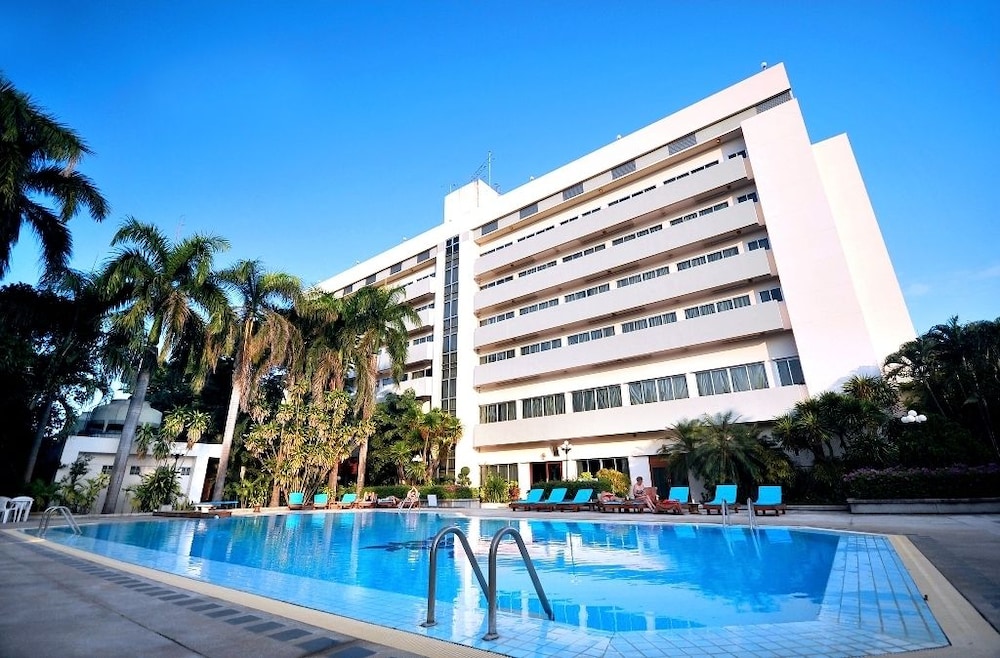 Mae Yom Palace Hotel