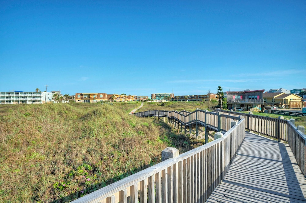 2 Condos in Beachfront Complex Pool Pickleball Bubbly Blew Seaside Blessing