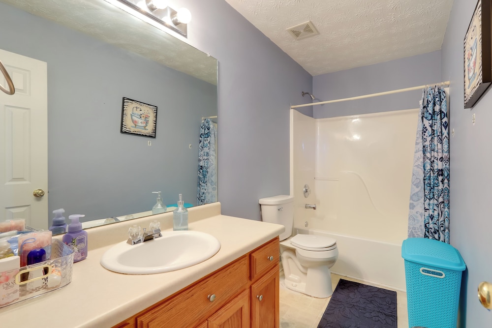 2 Mi to Heritage Park: Pet-friendly Mcdonough Home