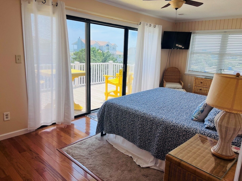 Fore Shore West- 4 Bedroom Home by RedAwning