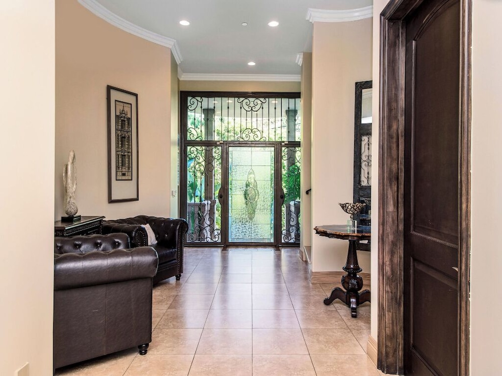 Robmar Mansion - Beverly Hills Mediterranean Estate With Pool & Sport Court
