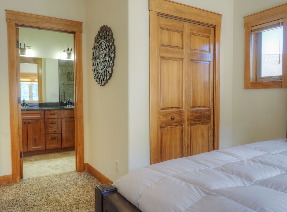 Coyote Ridge - 4 Br Condo