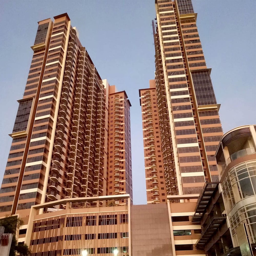 Cozy Pasay Condo with Pool Access