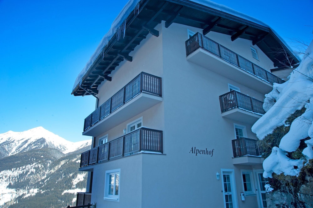 Alpine ski Apartment Getaway