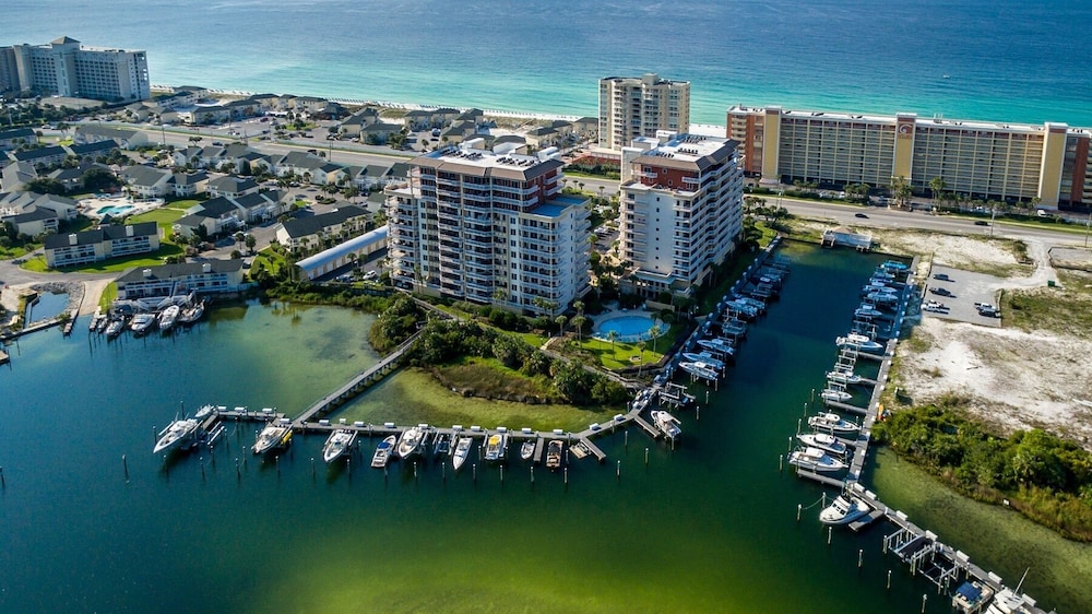 Harbor Landing 201a 3 Bedroom Condo by RedAwning