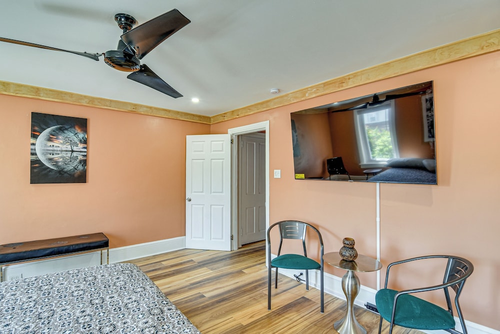 Walkable Neighborhood: Updated Morton Home!
