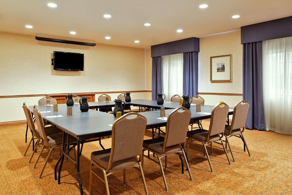 Decatur Vacations - Country Inn  Suites by Radisson, Decatur, IL - Property Image 6