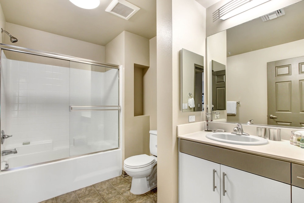 Global Luxury Suites at Marina Del Rey
