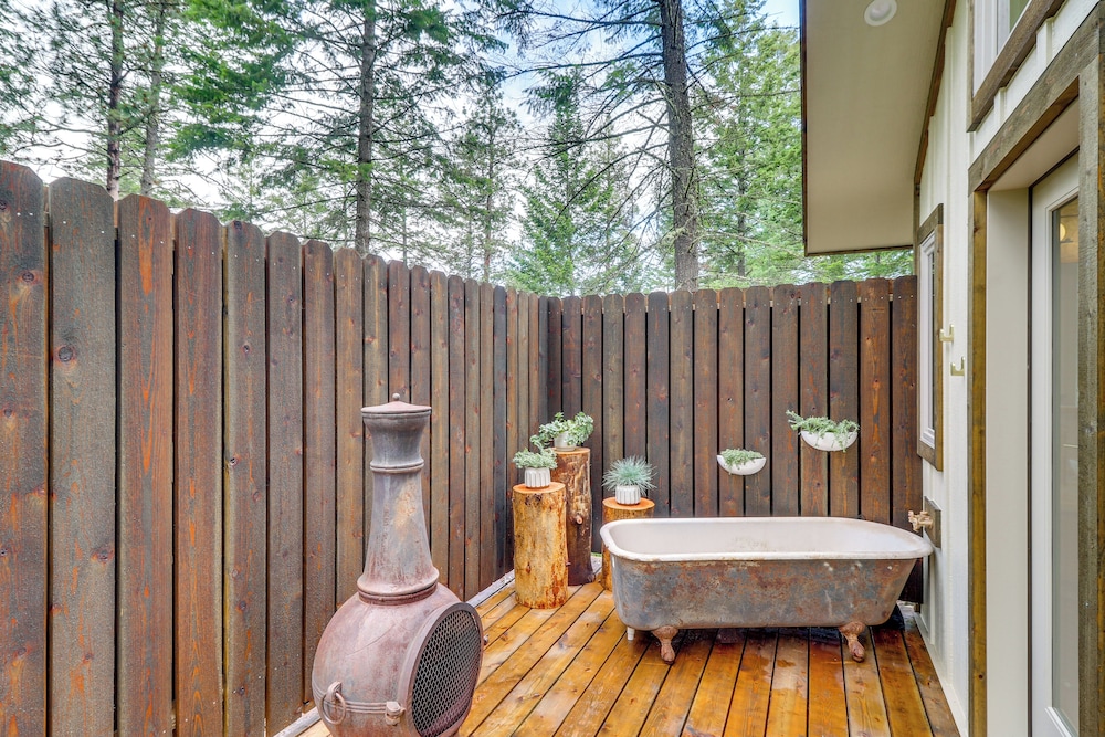 Dreamy Montana Cabin: Short Drive to Flathead Lake