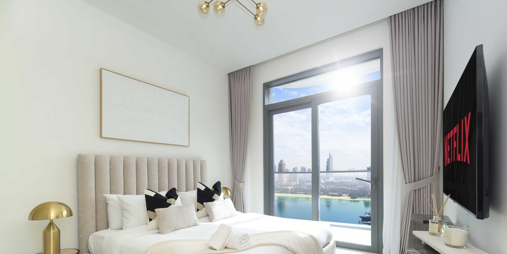 LUX The Marina Vista Beachfront Suite