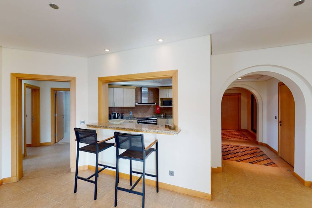 Al Dabas Beach Views 3BD Sleeps 6 Beachfront