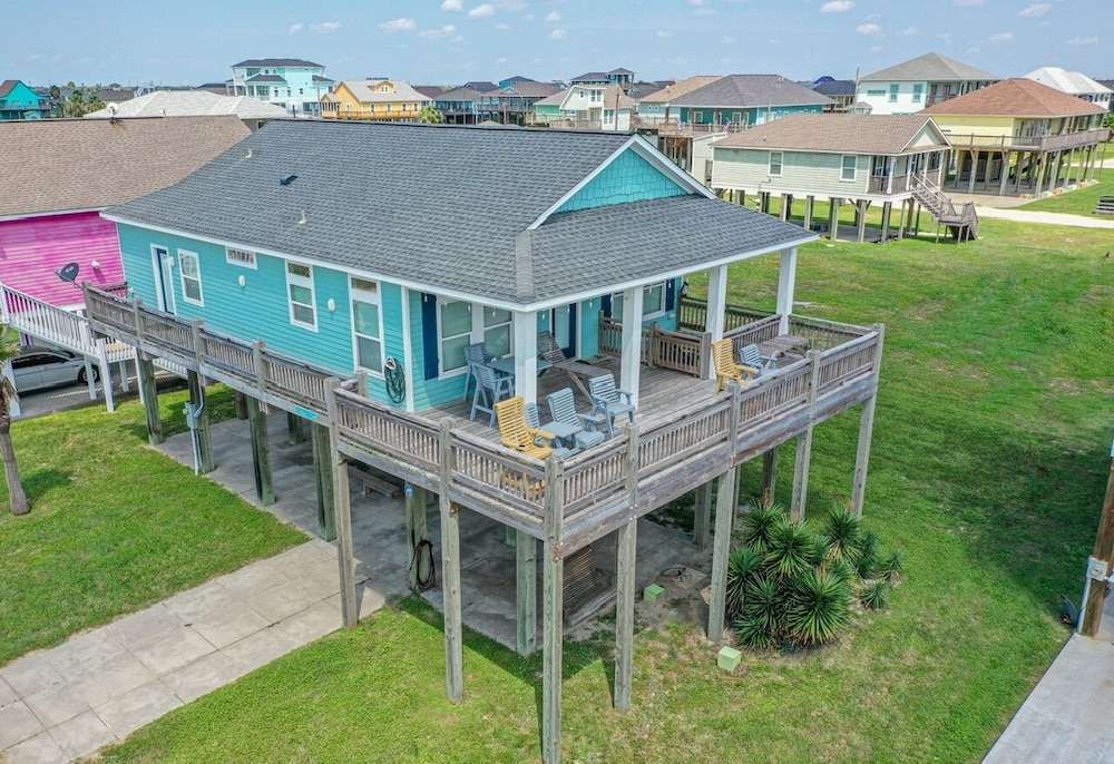 Chillax Inn 3 Bedroom Home by RedAwning