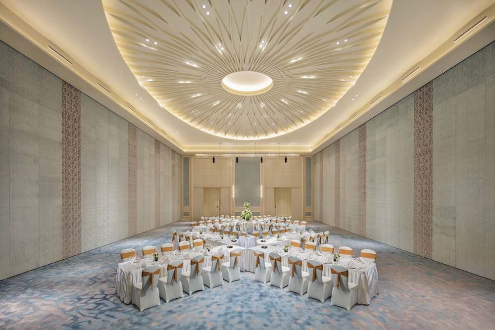 Hilton Dalian Golden Pebble Beach Resort