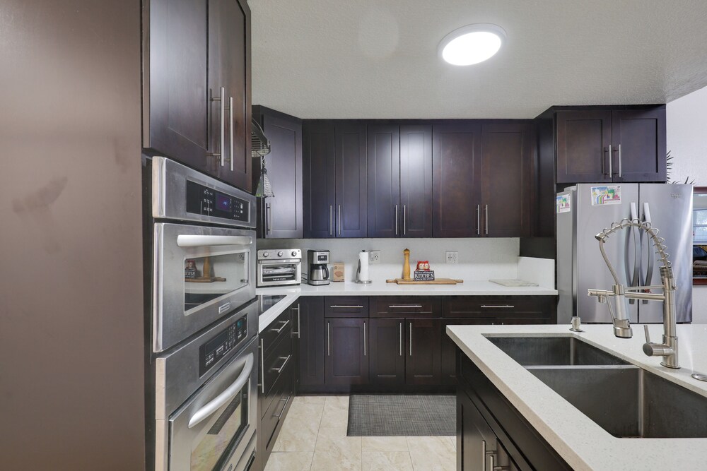 Lakefront Getaway w/ Dock Near Las Olas Beach