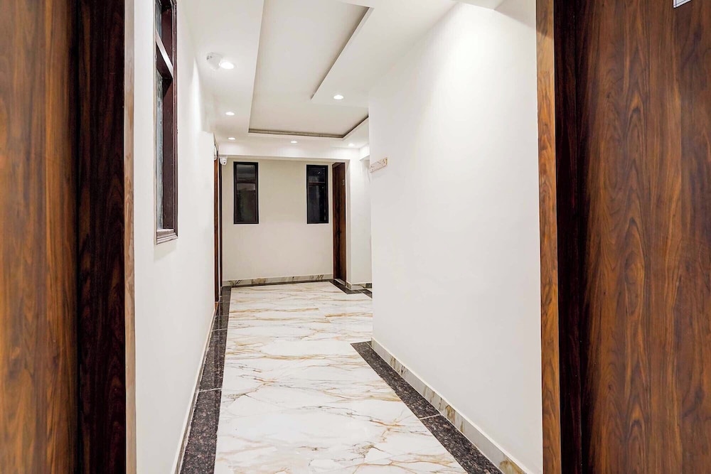 Fabhotel Golden Inn