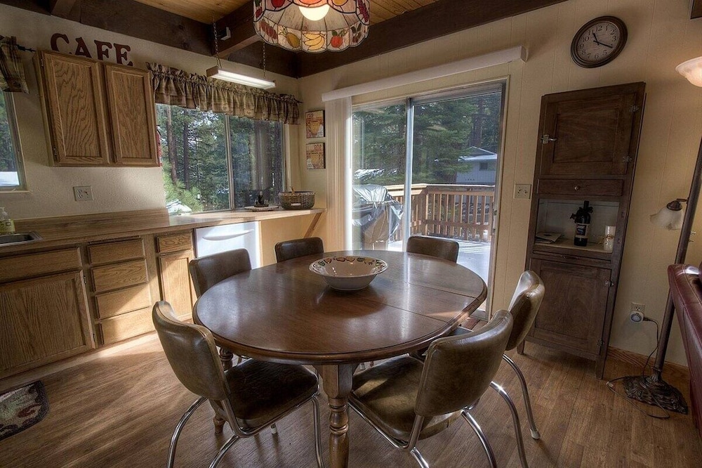 Lake Tahoe Vacations - Coyote Den 3 Bedroom Home by RedAwning - Property Image 5