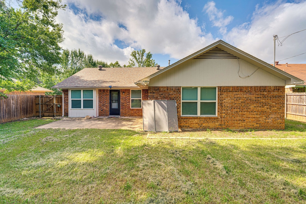 1 Mi to Denton Square: Family Home w/ Fenced Yard!
