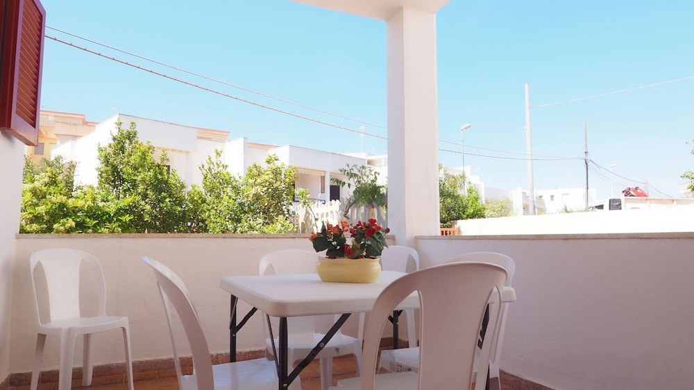 Mimosa - House 5 Places 2 Bedrooms on the Beach