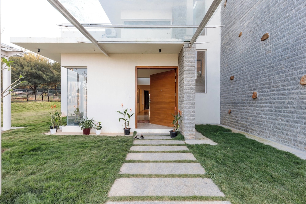 Golf View Home by Stayjade